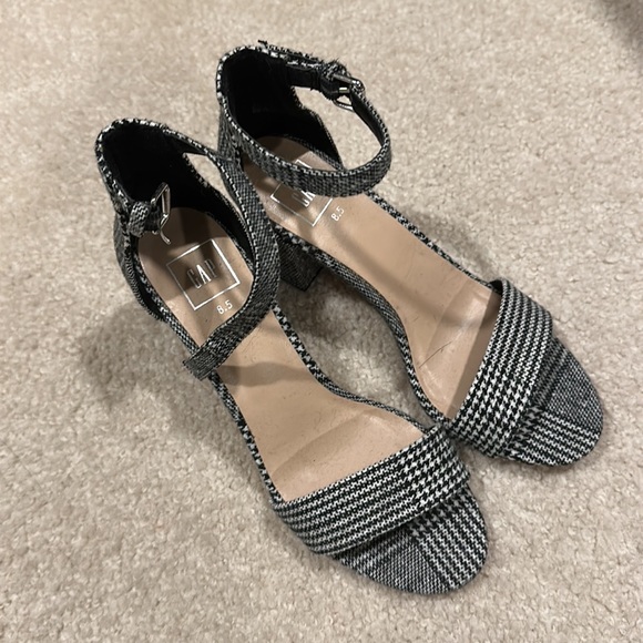 Excellent condition GAP plaid heels! - Picture 2 of 4